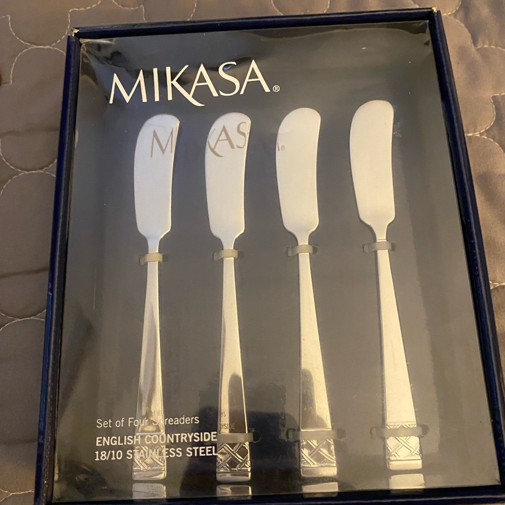 Mikasa Silver Stainless Steel Spreaders
